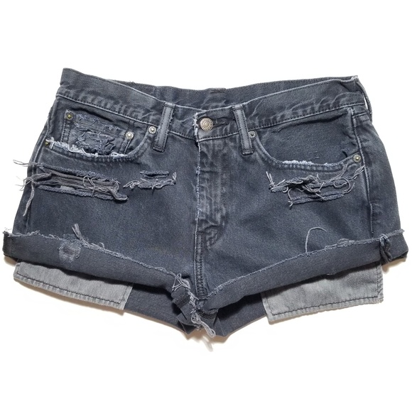 womens distressed levi shorts